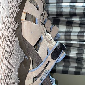 Teva Sandals Size 9 Women’s